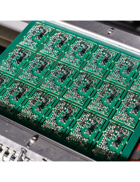 Reeco RE-2100 soldering robot with conveyor