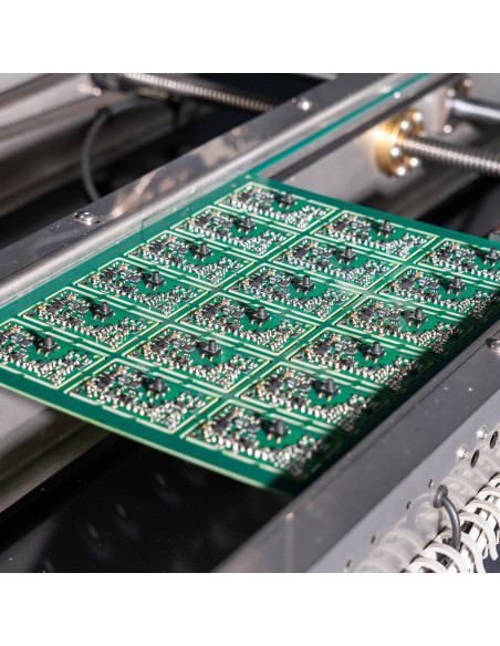 Reeco RE-2100 soldering robot with conveyor